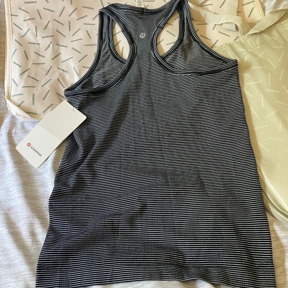 NWT Lululemon Swiftly Tech Racerback, Sz 4, White/White/Black - Picture 6 of 6